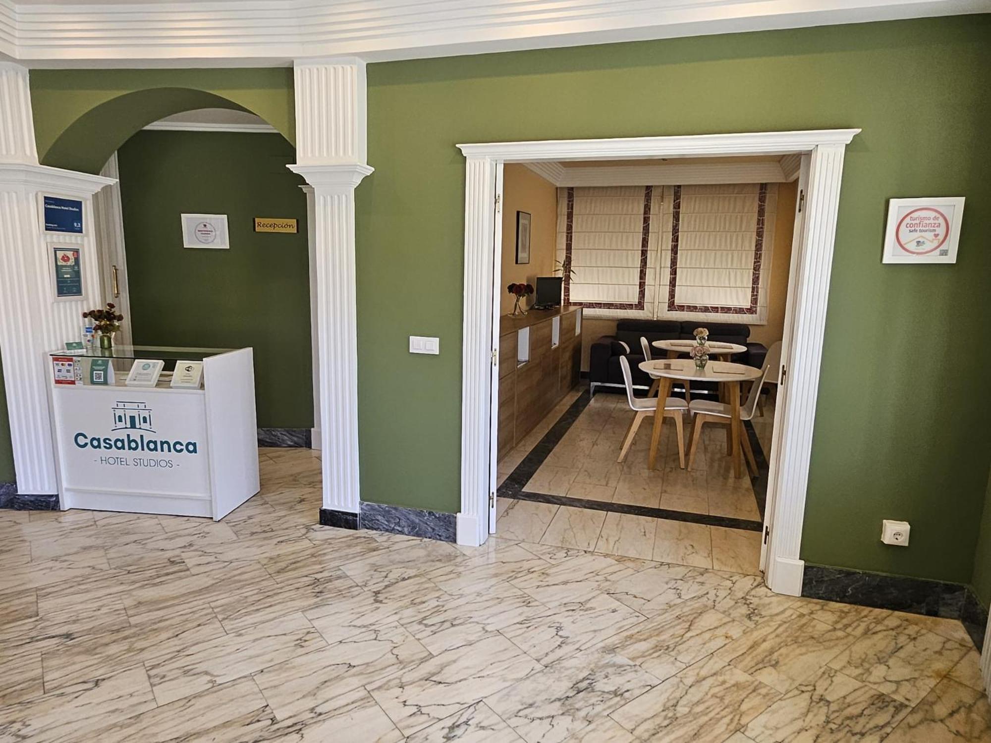 Casablanca Hotel Studios Санта Марта де Тормес Экстерьер фото